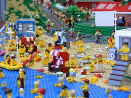 A Lego Beach Check Out The Starfish On The Beach And In The Water As Well As The Crabs Lego Bauideen Langeoog Lego Ideen