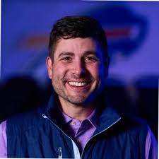 Back where it all started! I'm incredibly proud and excited to be joining  the Tampa Bay Buccaneers as a Social Media Content Specialist. A big thanks  to all the people that helped