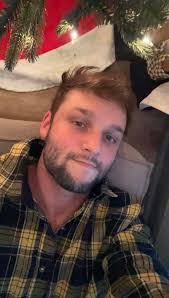 Get that tree up early 🤦🏻‍♀️😂 no not mine