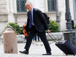 Carlo cottarelli per la stampa cottarelli oggi a torino si terrà un convegno sulla riduzione del debito pubblico organizzato dal collegio carlo alberto e dall' osservatorio sui conti pubblici dell' università. Il Foglietto Della Ricerca Velocizzare La Giustizia Civile Cottarelli Propone Di Triplicare I Costi Per Chi Ricorre