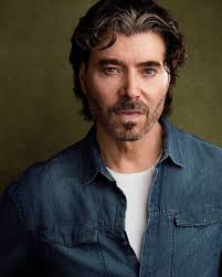 Lone Star" Unveiled (TV Episode 2010)