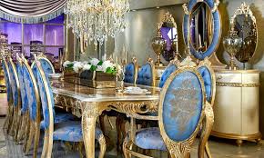 Klasik detaylar barındıran yemek alanları için de aydınlatma seçeneği olarak sade ışıklandırma elemanlarını, masa üstü avizelerle destekleyerek kullanabilirsiniz. Aydinlatma Avize Aydinlatma Modelleri