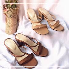 Pinterest) pilihan warna cerah lainnya untuk gaya berpakaian pria kulit gelap adalah warna pastel yang lembut. 5 Warna Sandal Yang Cocok Untuk Kulit Sawo Matang