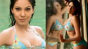 Taarak Mehta की बबीता जी की बिकिनी Look देख उड़े फैंस के होश, पानी के बीच  दिखा बोल्ड अवतार। Boldsky