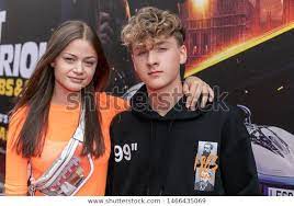 Ze heeft een relatie met de nederlandse zanger en acteur jannes heuvelmans. Jannes En Stefania Knappe Jongens Jongens Achtergrond Iphone