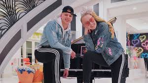 View 35 jojo siwa pictures ». Us Youtube Sternchen Jojo Siwa Verrat Sie Hat Einen Freund Promiflash De