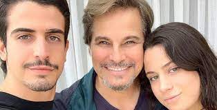 Como os fãs sabem, o filho de cláudia raia e edson celulari, de 24 anos, não come carne. Ao Lado Do Filho Edson Celulari Chama Atencao Com Beleza Genetica Abencoada