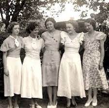 Women In 1930s California Google Search Vintage Woman Summer Dresses Everyday Fashion Vintage Photo 1930s Fashion Women 1930s Fashion Vintage Photos Women