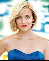 Short and wavy hairstyle worn with a side parting that lends a pretty charm to the actress. Pin On Haircuts