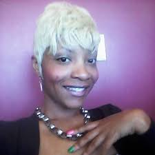 Why does Kroger not have a single cashier to check you out??? I don't work  at Kroger and I don't enjoy having to check myself out and bag my groceries  🤬