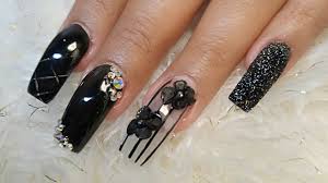 Prepárate para hacer la manicure más linda. Diseno De Unas Acrilicas En Tono Negro Flores En 3d Efecto Acolchonado Y Efecto Azucar Youtube