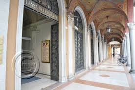 Trova le filiali intesa sanpaolo a ravenna: Svolta Per La Cassa Dei Risparmi Dopo 179 Anni Diventa In Tutto E Per Tutto Intesa San Paolo