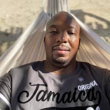 42 today. Thankful for the journey, Thankful to be alive and the best is  yet to come. Much love my Aquarius family..