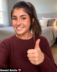 hello if you love me and you're my real fans say hi to the post and I will  get back to you currently happiness giving ❤️🥀🥀🌹❤️❤️❤️