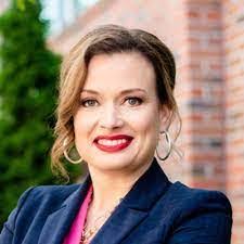 Amanda Stilwell's Instagram, Twitter & Facebook