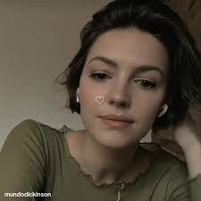 Ella Mott's Instagram, Twitter & Facebook