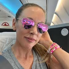 First paddle of the season ☀️ finding my balance by not secretly answering  emails in my head 👉🏼 swipe for a herd of turtles