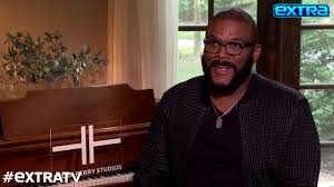 Tyler perry tells jess cagle that his girlfriend told him she was pregnant on facetime and opens up about his private family life in. Tyler Perry Isn T Married But He S Living Happily With Child S Mom