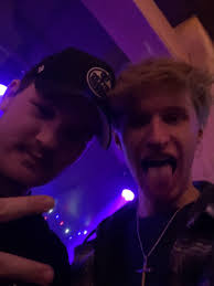 leskyxi I'm so thankful for you. You and I forever. 🖤🖤