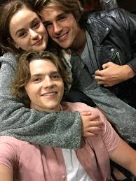 Going the distance has arrived and fans are thrilled to welcome jacob elordi back onto screens. Joel Courtney On Twitter Get Ready For The Netflix Movie The Kissing Booth Https T Co Cfutneoeul Joeykingactress Jacobelordi
