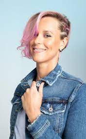 Su instagram la campionessa sfoggia un nuovo colore di nuovo taglio, nuova vita per la campionessa federica pellegrini, che sui social sfoggia un nuovo. Federica Pellegrini Osa Con I Capelli Di Rosa