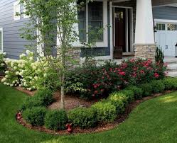 35 Inspiring Front Yard Landscaping Ideas For Your Home Front Garden Landscape Front House Landscaping Porch Landscaping
