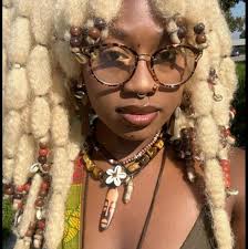 Cancer LADYS WHAT COLOR ARE THEM TOES RN!! 🥴