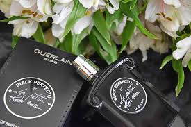 Monsieur guerlain thinks black perfecto is the best petite robe noire outside of the extrait version, which of course i've never smelled to begin with. Duftreview Guerlain La Petite Robe Noir Black Perfecto The Chic Advocate