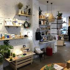 Singulieres Et Ethiques Ces Boutiques Deco A Paris Nous Font Craquer Boutique Deco Deco Petit Salon Deco