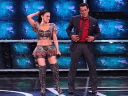 Bigg Boss 13 Salman Khan And Ameesha Patel Relive Their Yeh Hai Jalwa Memories At The Launch Times Of India The movie features salman khan and amisha patel in the lead roles along with kader khan, rati agnihotri, shammi kapoor, rishi kapoor, anupam kher, rinke khanna, and sanjay dutt playing other pivotal roles. salman khan and ameesha patel relive
