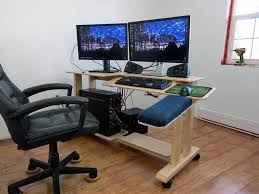 All it requires is two freestanding trestles at the edges, with a desktop laid on top. Computer Desk Plans Plans Ibuildit Ca