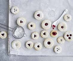 spitzbuben rezept weihnachtsguetzli spitzbuben guetzli rezepte