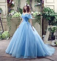 Selain tu mungkin saudari boleh cuba warna yg mempunyai tona biru/biru lembut.warna biru akan menjadikan saudari nampak lebih berseri2. Cantiknya Gaun Pengantin Mewah Warna Biru Untuk Hari Spesialmu Wedding Market