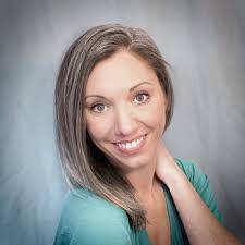 Candace Regan's Instagram, Twitter & Facebook