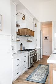 25 Stunning Picture For Choosing The Perfect Kitchen Rugs With Images Farmhouse Kitchen Design Modern Farmhouse Kitchens Kitchen Style