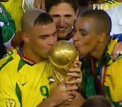 نهائيات كأس العالم 2002 في كوريا الجنوبية واليابان المجموعات. Ù†Ø³Ø®Ø© Ø§Ù„Ø¸Ø§Ù‡Ø±Ø© ÙÙŠÙØ§ ÙŠØ³ØªØ¹ÙŠØ¯ Ø°ÙƒØ±ÙŠØ§Øª Ù†Ù‡Ø§Ø¦ÙŠ ÙƒØ£Ø³ Ø§Ù„Ø¹Ø§Ù„Ù… 2002 Ø¨ÙŠÙ† Ø§Ù„Ø¨Ø±Ø§Ø²ÙŠÙ„ ÙˆØ§Ù„Ù…Ø§Ù†ÙŠØ§ Ø§Ù„ÙŠÙˆÙ… Ø§Ù„Ø³Ø§Ø¨Ø¹