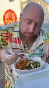 Has anyone tried the Rolling Lobstah Food Truck? Really yummy and creative  stuff! Thoughts?