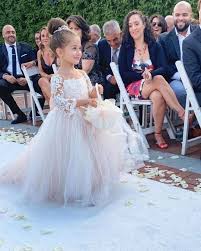 Brautmode ist genauso wie jede andere mode gewissen trends unterlegen. So Suss Die Kleine Blumenmadchen Hochzeit Wedding Flowergirl Dress Hochzeitskleid Kleider Hochzeit Blumen Madchen Kleider Blumenmadchen Kleid