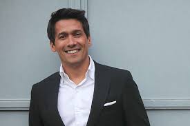 Rafael araneda o simplemente rafa, príncipe de la televisión vespertina chilena y sueño erótico encubierto de toda mujer de edad, rafael araneda ha hecho fama y millones gracias a las voces y. Estas Son Las Reglas Que Rafael Araneda Le Impone A Los Amigos De Sus Hijas Pudahuel