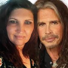 Aldi's parking lot lost wedding ring with diamonds