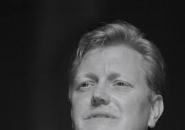 Folk singer finds niche in hometown