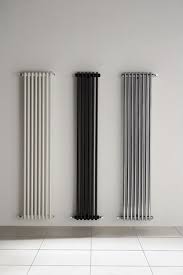 On ne les présente plus, tellement ils sont variés et aptes à chauffer l'ambiance dans pratiquement toutes. Radiateur A Eau Chaude Vertical Contemporain Chrome Kem D A S Radiateur Radiateur Mural Radiateur Vertical