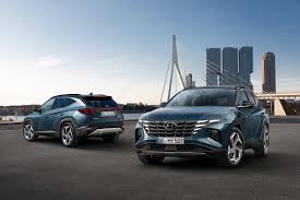The 2021 hyundai tucson is a sports utility vehicle (suv) that offers the south african automotive market a new introduction to the exciting world of hyundai style and promises to bring a healthy dose of the versatility that we've all been looking for in a family vehicle. Hyundai Tucson 2021 Iv Im Test Spektakularer Neustart Mit Breiter Hybrid Phalanx Meinauto De