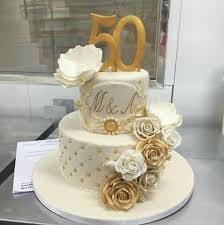 Tradicionalmente utilizada como un revestimiento exterior, la piedra se incorpora en las casas de los años 50 y 60, cuando los arquitectos empiezan a usarla. Resultado De Imagen Para Tortas De 50 Anos Mujer Modernas 50th Wedding Anniversary Cakes 50th Anniversary Cakes 50th Wedding Anniversary Party