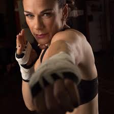 🥇El Paso's Stephanie Han won the World Boxing Association lightweight  title by defeating Hannah Terlep in the first round. Han, an officer with  the El Paso Police Department, improves her record to