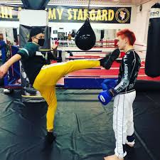 Kamerzysta banned xd jest jednak powód do radości. Kamerzysta On Instagram Balenciaga Na Twarzy Zostaje Niczym Tatuazyk Przepraszam Marek Fashion Sports Jersey Style