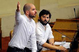 Los diputados giorgio jackson y gabriel boric hicieron una divertida apuesta en torno al clásico del fin de semana entre la universidad católica y universidad de chile. Gabriel Boric Y Giorgio Jackson Anuncian Que Votaran Por Guillier La Tercera