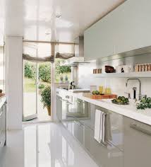 A continuación, veremos 10 sugerencias de decoración, de las cuales algunas están basadas en arte y decoración, para que la cocina parezca más amplia, y lograr que. Cocinas Pequenas Fotos E Ideas Decorativas Para Sacarles Partido Diseno De Cocina Decoracion De Cocina Moderna Decoracion De Cocina