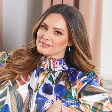 Kelly Brook, 45, makes up her mind