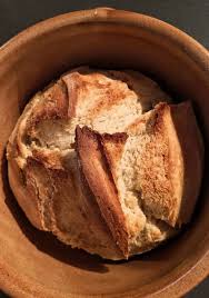 Il pane è un prodotto alimentare ottenuto dalla fermentazione, dalla formatura a cui segue una lievitazione, e successiva cottura in forno di un impasto a base di farina (normale o integrale), cereali e acqua, confezionato con diverse modalità, arricchito e caratterizzato frequentemente da ingredienti che si differenziano seguendo le tradizioni locali. Pane Cotto In Pentola Un Architetto In Cucina